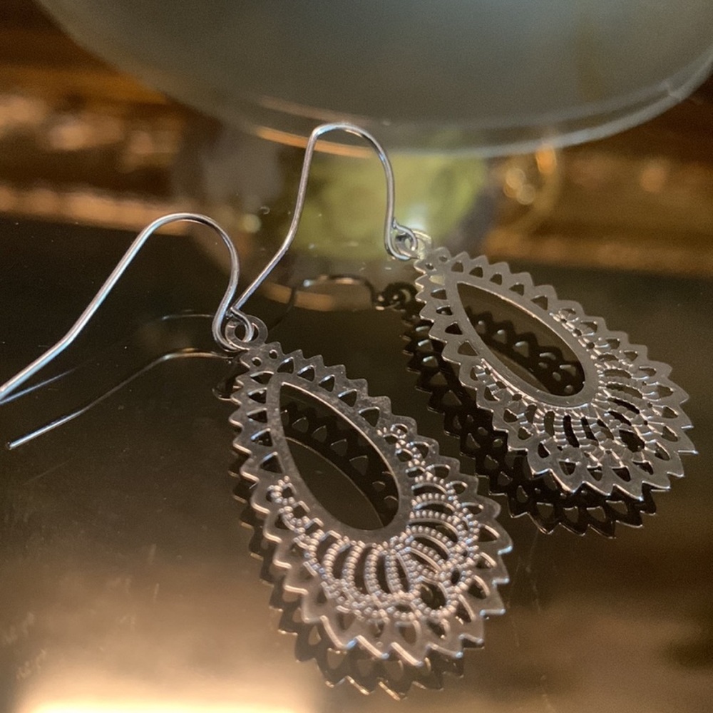 Silver Teardrop Cutout Earrrings